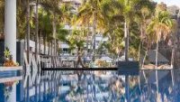 PVRIF-P0608-Couple-Walking-Poolside.16x9