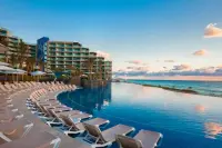 hard-rock-hotel-cancun-infinity-pool_11zon