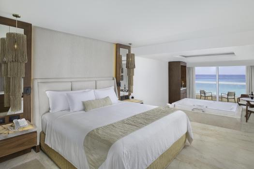 sp_Jr Suite Ocean View_Bedroom