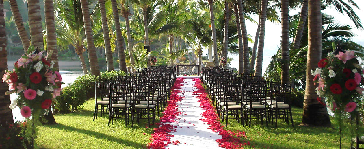 Garden ocean side wedding setup at the Grand Isla Navidad Resort.