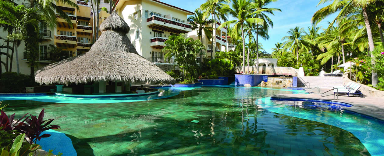 Tropical pools and swim-up bars at the Grand Isla Navidad.