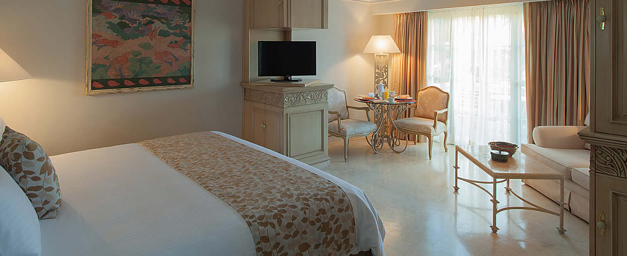 The Grand Deluxe rooms offer lagoon and marina or bay views.